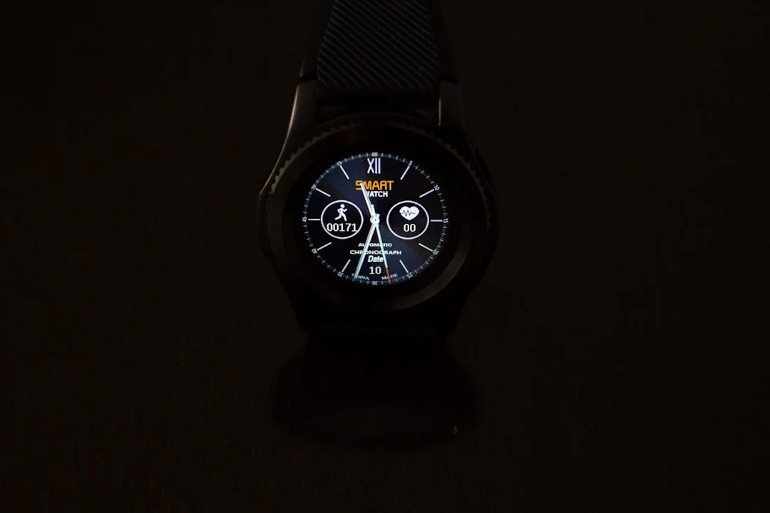 Smartwatch zeigt Herzfrequenz- und Gesundheitsdaten an